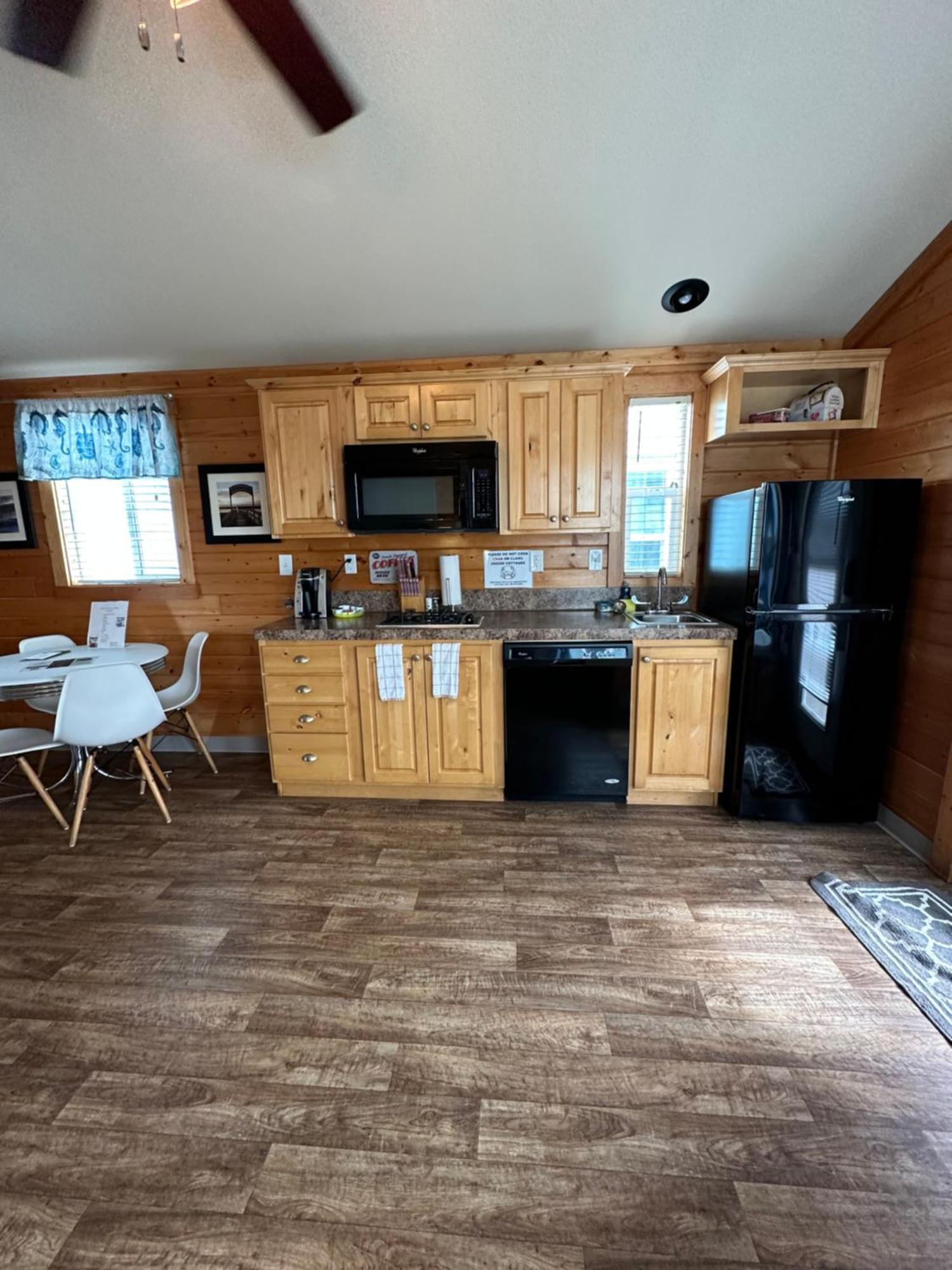 Westport Marina Cottages Екстериор снимка