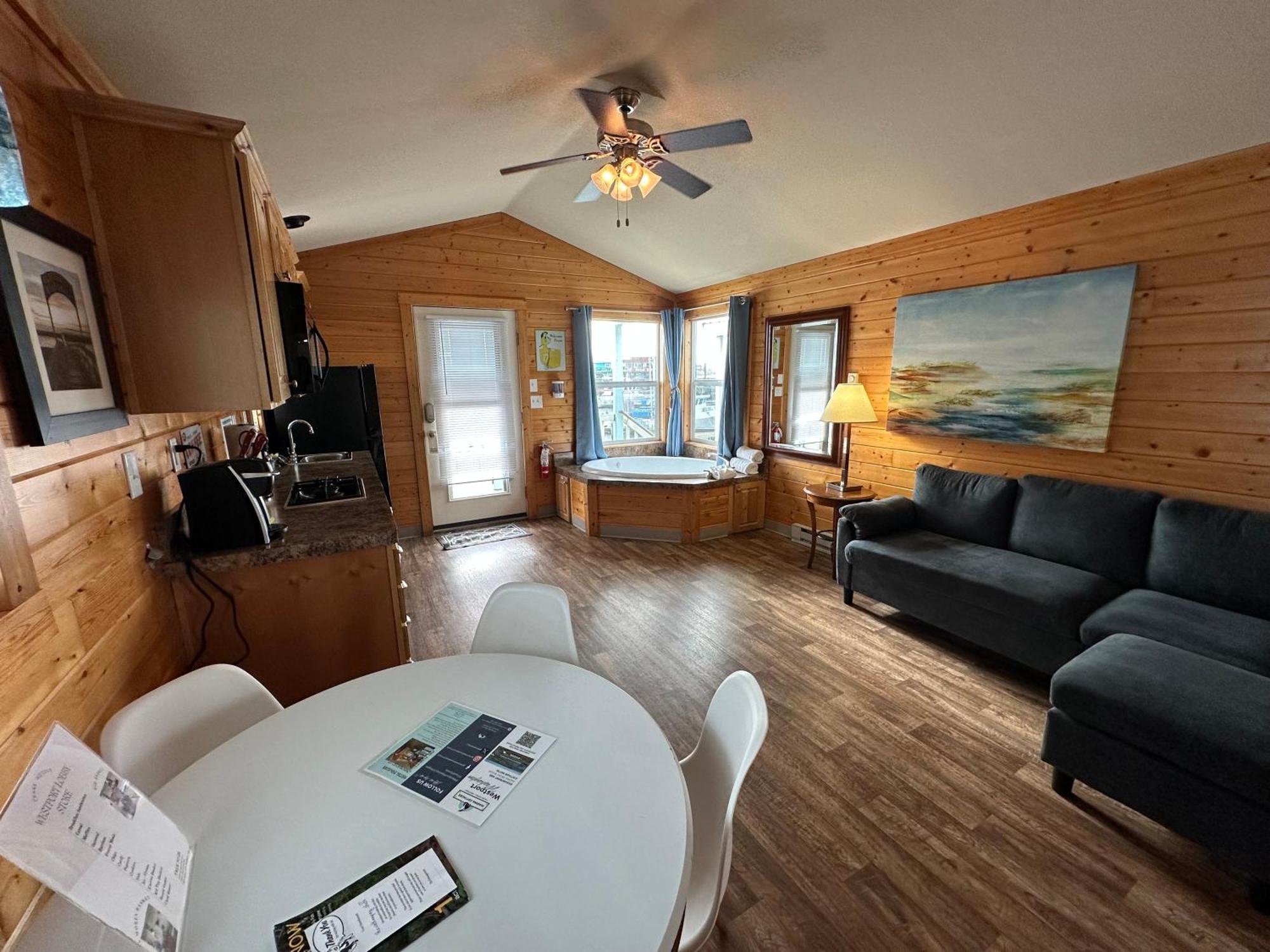 Westport Marina Cottages Екстериор снимка