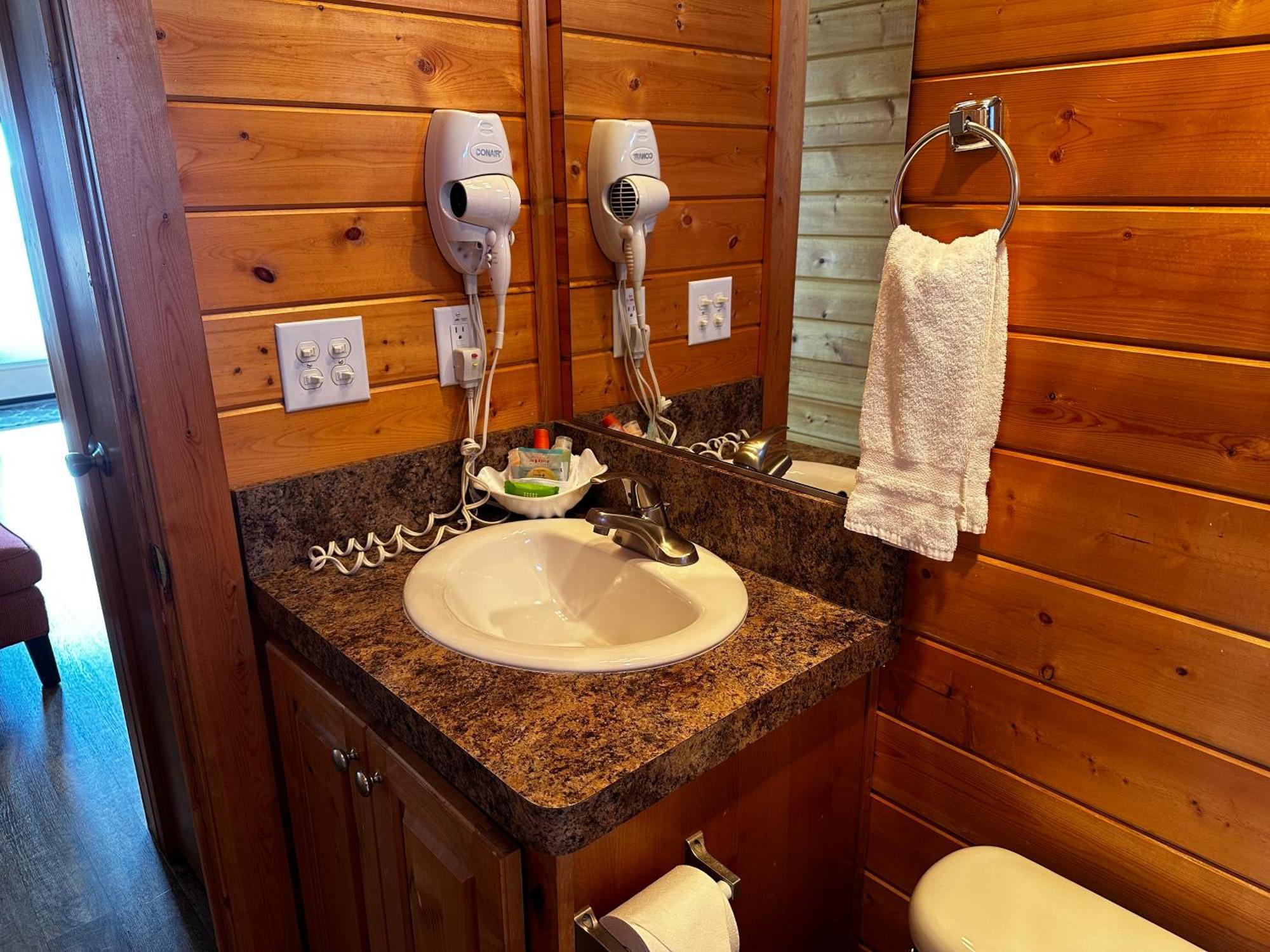 Westport Marina Cottages Екстериор снимка
